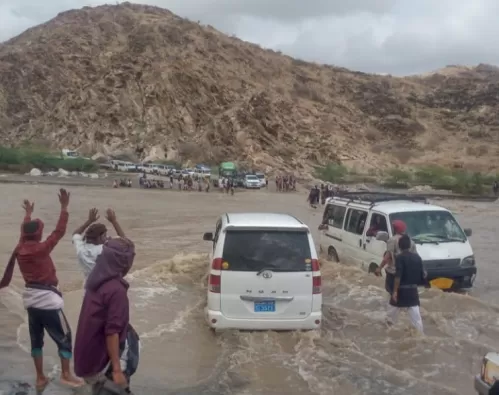 أبين.. تحذيرات للمسافرين عبر الخط الدولي من سيول جارفة في وادي حسان