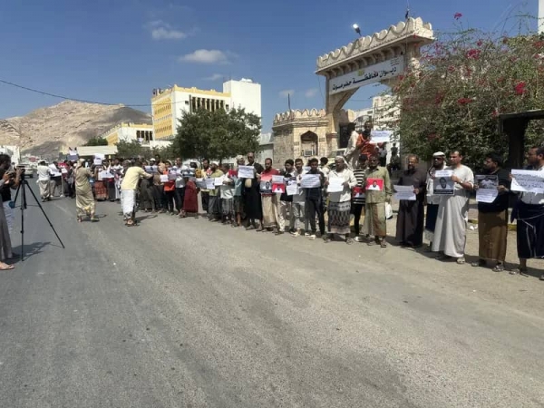 حضرموت… وقفة احتجاجية للمطالبة بالإفراج عن بسام باحشوان المعتقل في سجون قوات تمولها الإمارات