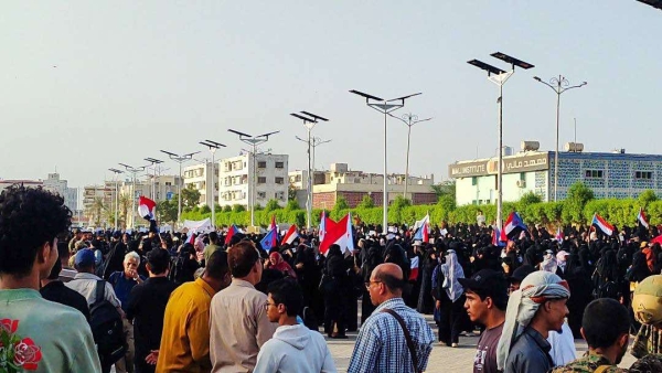 عدن… تيار التغيير والتحرير يدين بشدة قمع تظاهرات النساء ويحذر من التداعيات