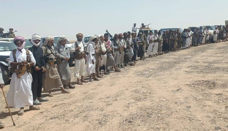 توافد قبلي واسع لقبائل الجوف وصعدة إلى مطرح العبر للمطالبة بكشف قتلة الشيخ أحمد شثان