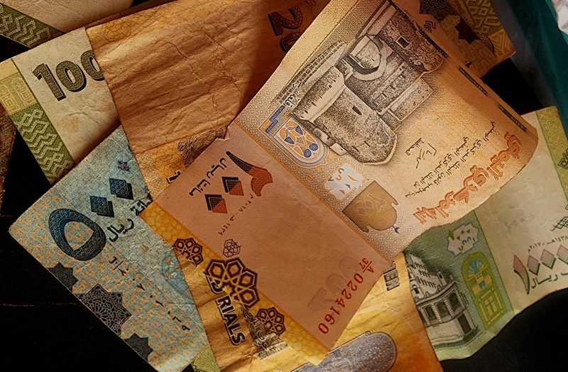 الريال اليمني يواصل التحسن أمام العملات الأجنبية