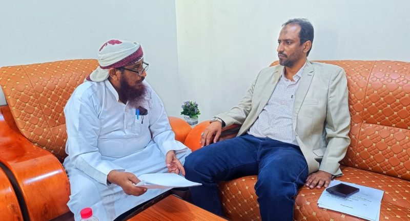 الوكيل الأول للمهرة يناقش تطوير ميناء نشطون وتعزيز موارده المالية