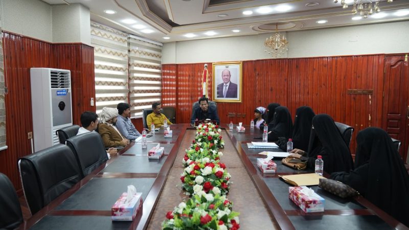 المهرة…”بن ياسر”يلتقي اللجنة التحضيرية للجمعية التعاونية الاستهلاكية ويؤكد دعمه لها